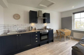 Fabulous Central Apartment! Spacious, Parking